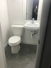 5093-5095 NE 12th Ave, Oakland Park, FL à louer Photo de l’immeuble– Image 2 sur 6