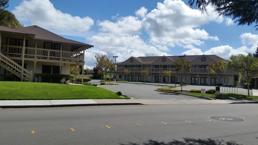 3727 Sunset Ln, Antioch, CA à louer - Photo de l’immeuble – Image 3 sur 3