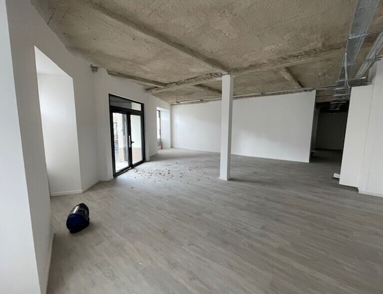 1 Place Auguste Métivier, Paris à louer - Photo de l’immeuble – Image 3 sur 22