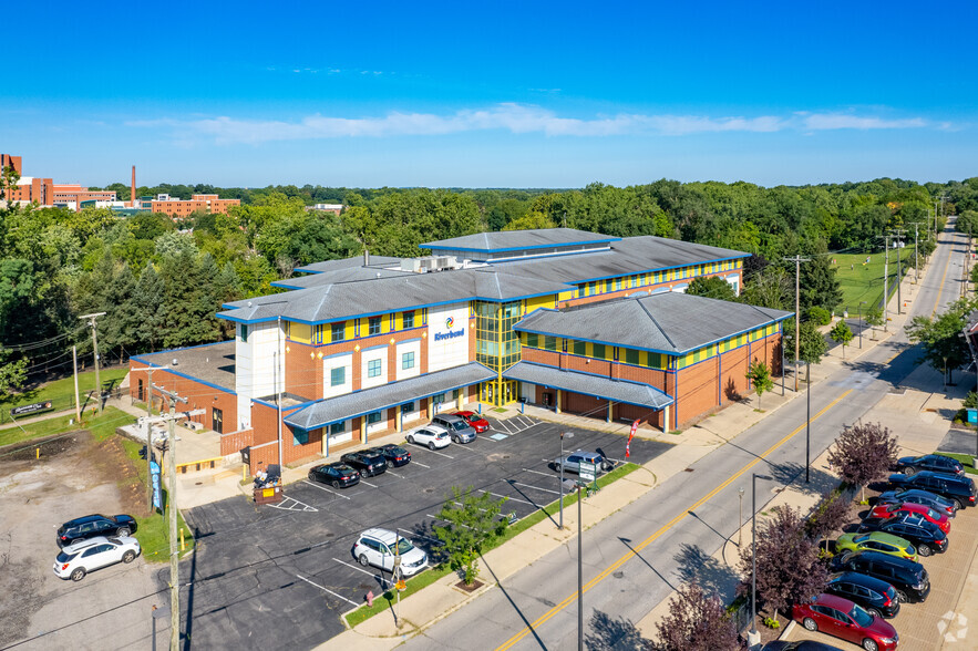 701 N Niles Ave, South Bend, IN à louer - Photo de l’immeuble – Image 2 sur 20