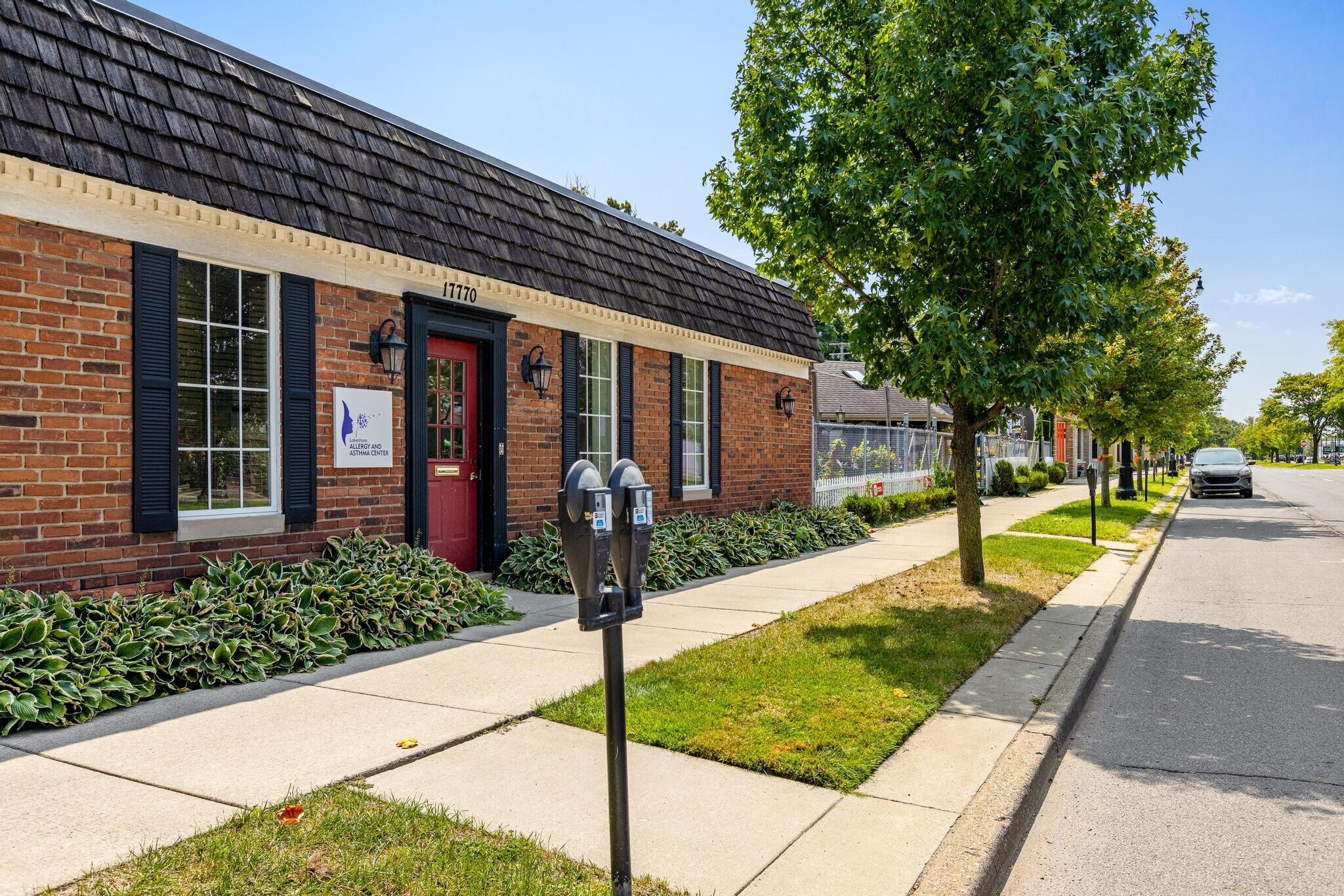 17770 Mack Ave, Grosse Pointe, MI à louer Photo de l’immeuble– Image 1 sur 15