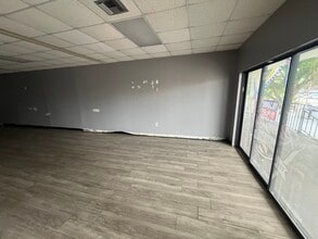 4819 E Busch Blvd, Tampa, FL à louer Photo de l’immeuble– Image 1 sur 5