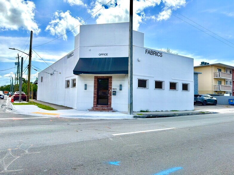 501 SW Douglas Ave, Miami, FL à louer - Photo intérieure – Image 2 sur 6