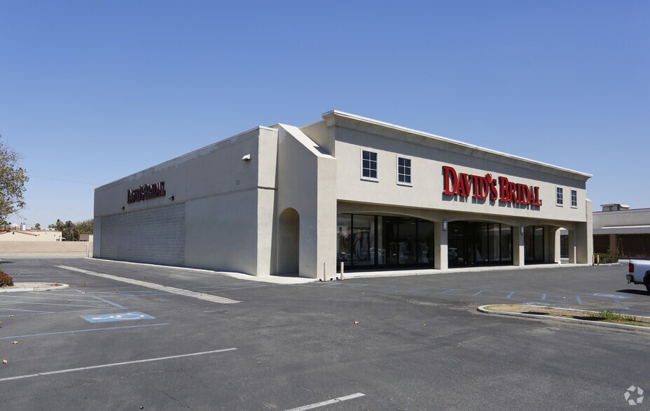 1210 Wible Rd, Bakersfield, CA à louer - Photo principale – Image 2 sur 4