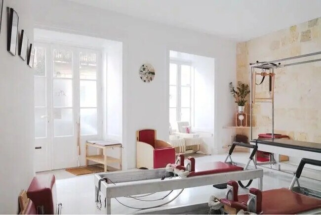 Plus de détails pour Local d'activités à louer