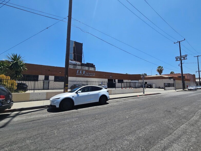 777 E Washington Blvd, Los Angeles, CA à louer - Photo de l’immeuble – Image 2 sur 23