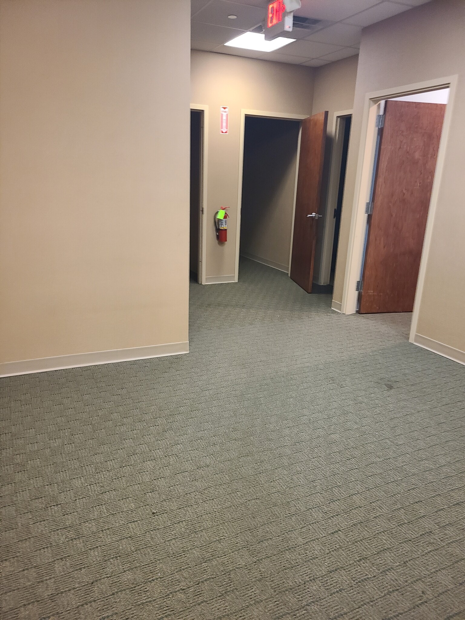 260 N Route 303, West Nyack, NY à louer Photo de l’immeuble– Image 1 sur 5