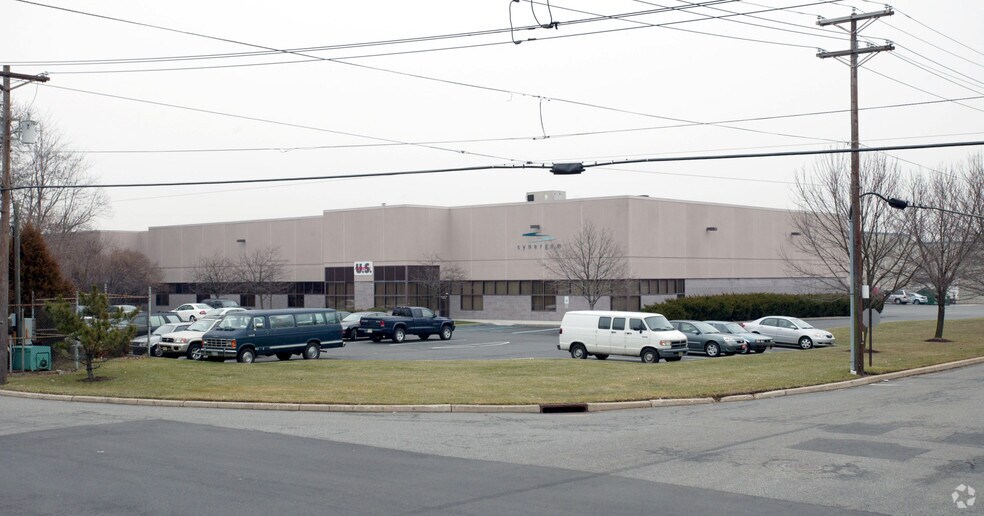 115 Newfield Ave, Edison, NJ à louer - Photo de l’immeuble – Image 3 sur 4