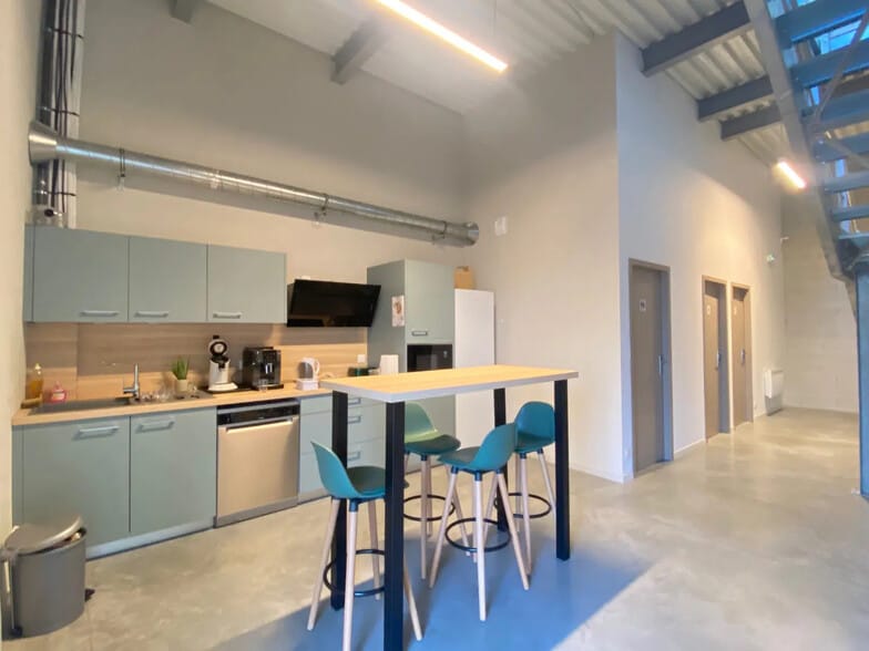 Local d'activités dans Gradignan à vendre - Photo de l’immeuble – Image 3 sur 6