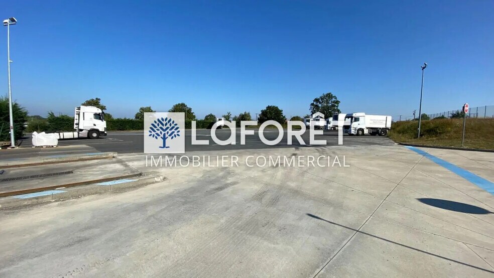 Industriel/Logistique dans Argentonnay à vendre - Photo de l’immeuble – Image 3 sur 17