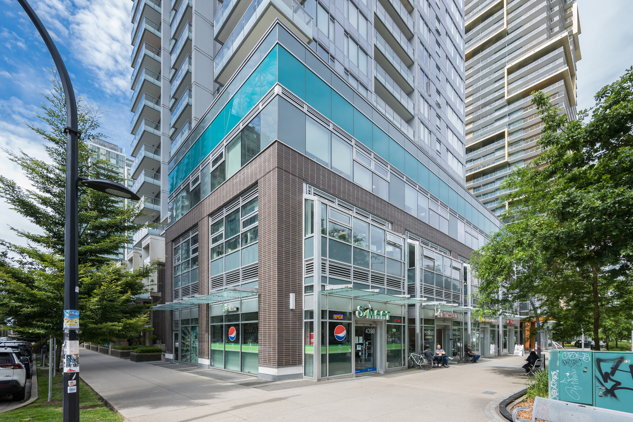 4388 Beresford St, Burnaby, BC à vendre Photo de l’immeuble– Image 1 sur 8