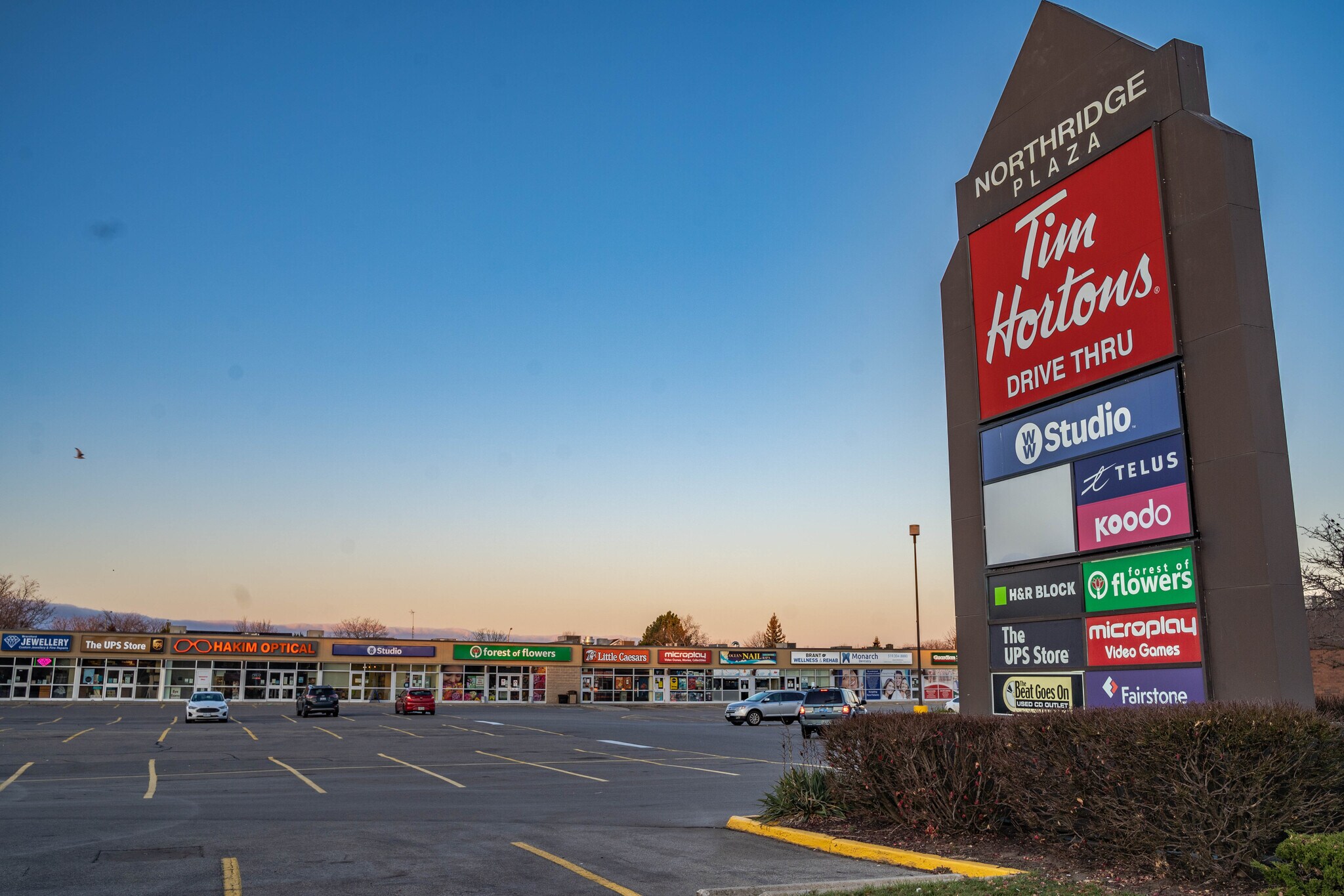 245-265 King George Rd, Brantford, ON à louer Photo principale– Image 1 sur 6