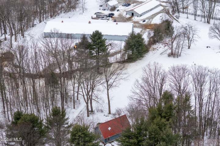 379 Middle Grove Rd, Middle Grove, NY à vendre - Photo de l’immeuble – Image 3 sur 5