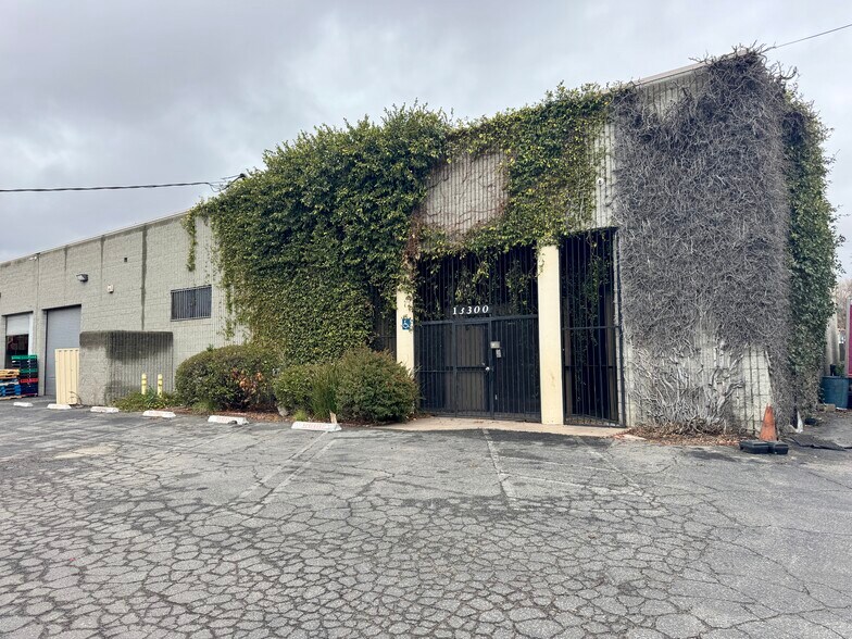 13300 Ralston Ave, Sylmar, CA à louer - Photo de l’immeuble – Image 2 sur 13
