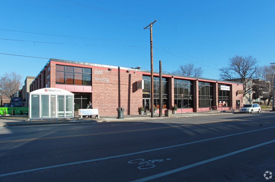 2200 E Franklin Ave, Minneapolis, MN à louer - Photo de l’immeuble – Image 2 sur 50