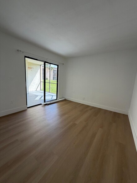 BULK CONDO PORTFOLIO OF 5 UNITS portefeuille de 5 biens à vendre sur LoopNet.fr - Photo de l’immeuble – Image 3 sur 33