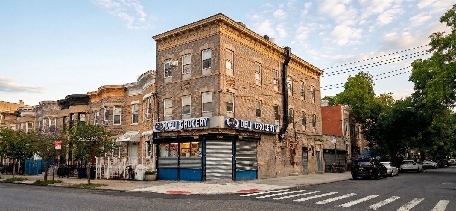 576 Ridgewood Ave, Brooklyn, NY à vendre Photo de l’immeuble– Image 1 sur 10