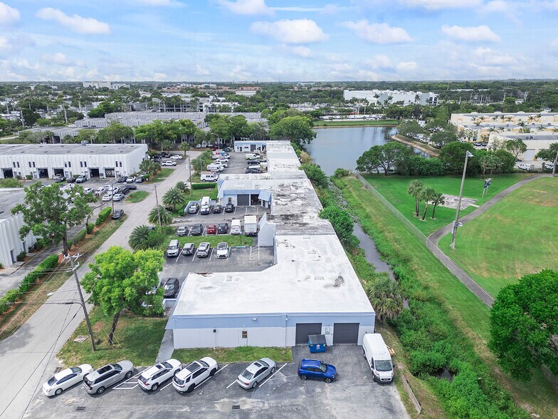 1900-1922 NW Mears Pky, Margate, FL à louer - Photo de l’immeuble – Image 2 sur 4