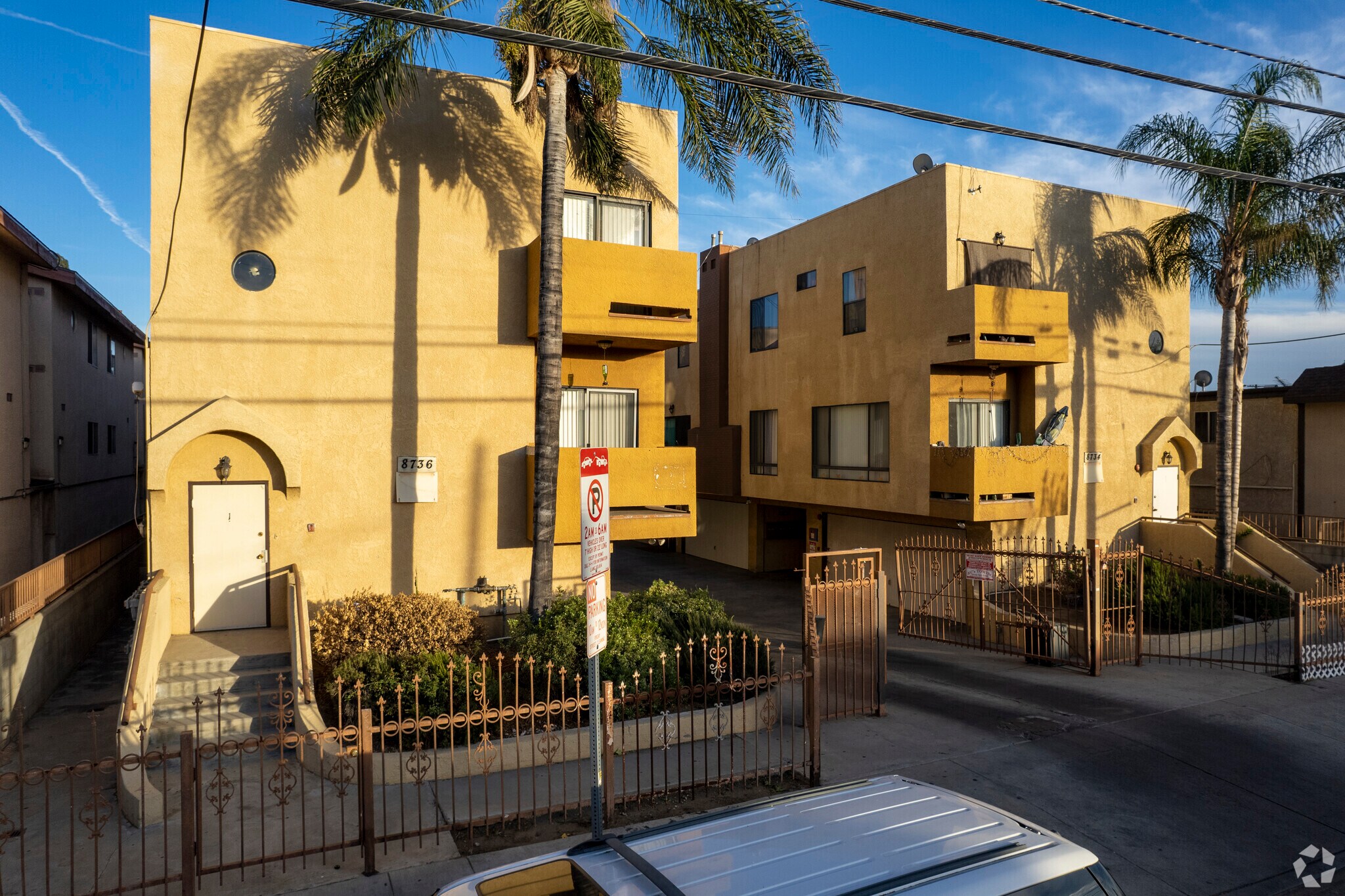 8734-8736 Burnet Ave, North Hills, CA à vendre Photo principale– Image 1 sur 5