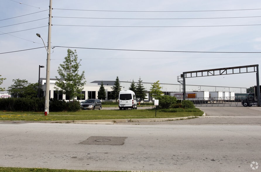5355 Creekbank Rd, Mississauga, ON à louer - Photo principale – Image 1 sur 2
