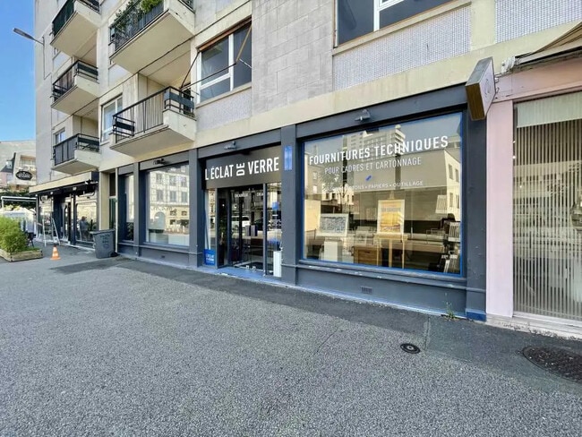 Plus de détails pour Bureau, Local commercial à louer