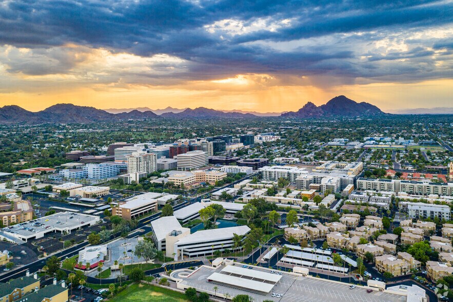 2150 E Highland Ave, Phoenix, AZ à louer - Aérien – Image 2 sur 10