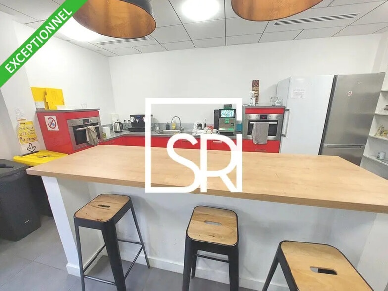 Bureau dans Cournon-d'Auvergne à vendre - Photo de l’immeuble – Image 3 sur 12