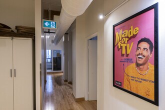 49 Bathurst St, Toronto, ON à louer Photo intérieure– Image 1 sur 25