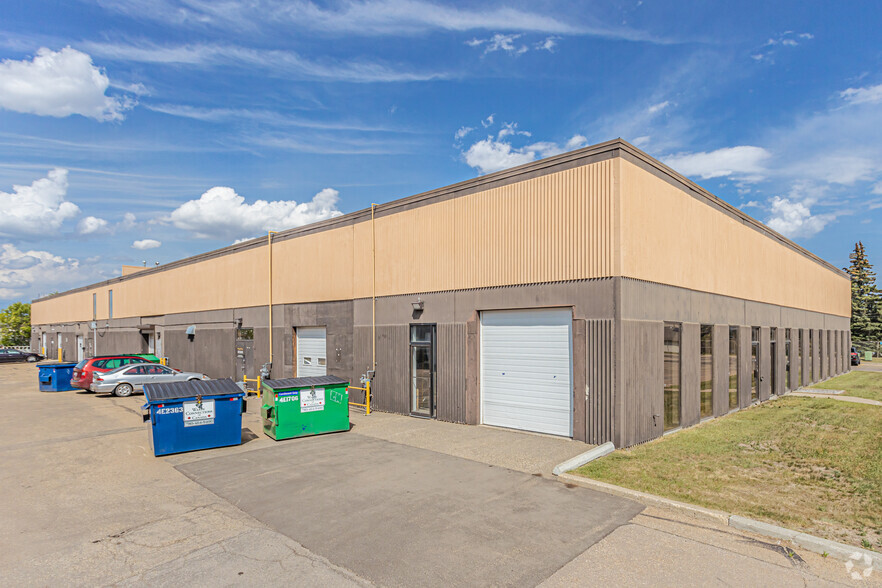 11472-11486 149 St NW, Edmonton, AB à louer - Photo de l’immeuble – Image 3 sur 5