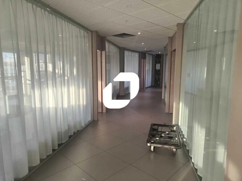 Bureau dans Nanterre à louer - Photo de l’immeuble – Image 2 sur 8