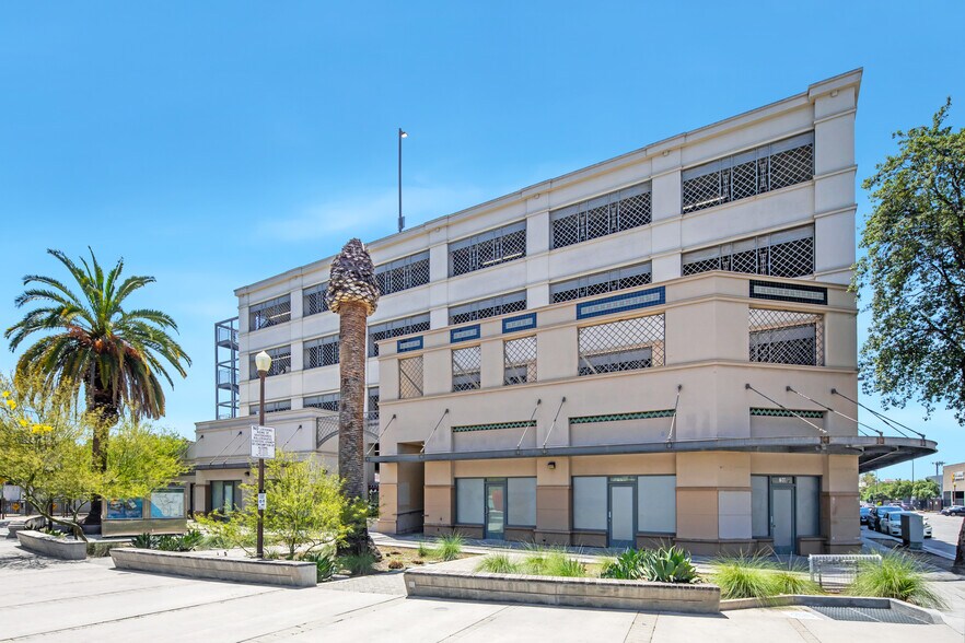 750 S Raymond Ave, Pasadena, CA à louer - Photo de l’immeuble – Image 2 sur 4
