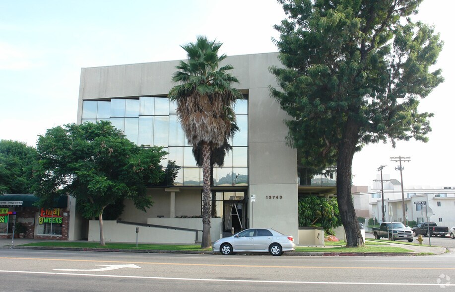 13743 Ventura Blvd, Sherman Oaks, CA à louer - Photo de l’immeuble – Image 2 sur 9