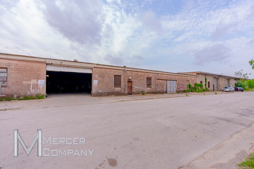2300 S Main St, Fort Worth, TX à louer - Photo de l’immeuble – Image 3 sur 5