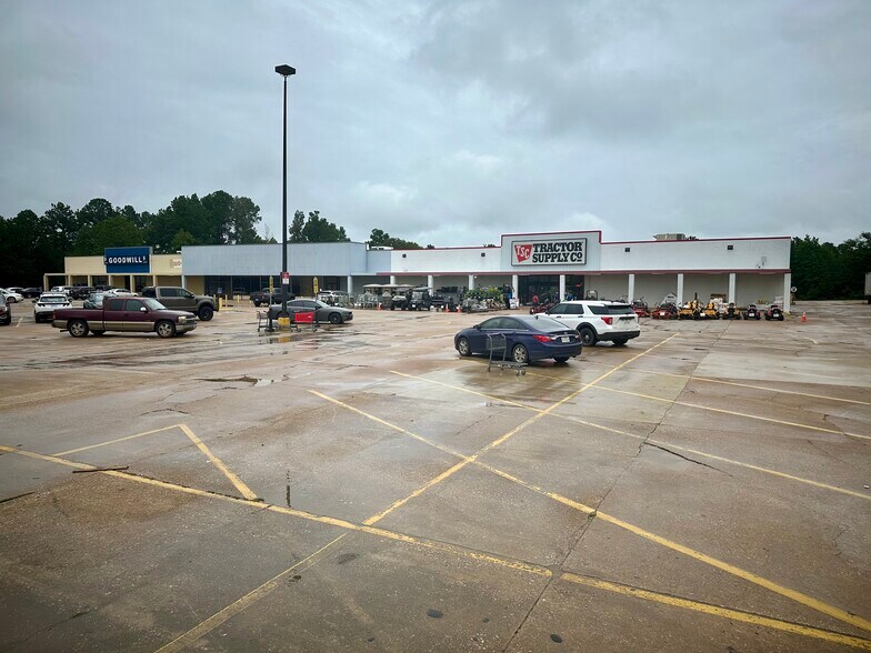 1233 Tenaha St, Center, TX à louer - Photo de l’immeuble – Image 3 sur 25