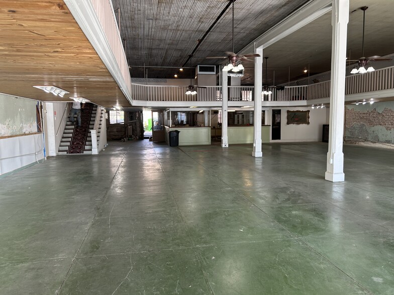 320 Front St, Laurel, MS à louer - Hall d’entrée – Image 2 sur 15