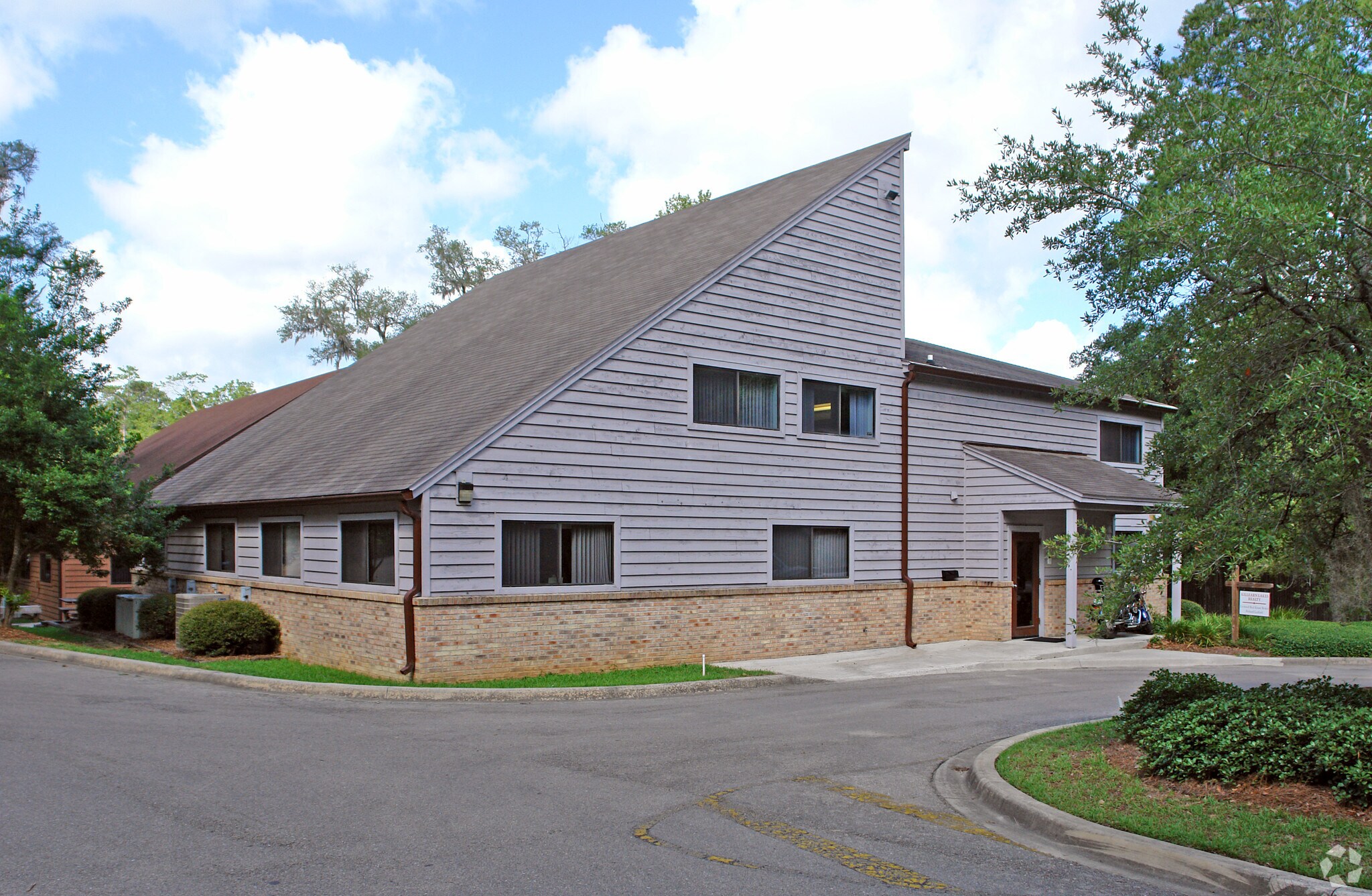 7117-7119 Beech Ridge Trail portefeuille de 4 biens à vendre sur LoopNet.fr Photo principale– Image 1 sur 3
