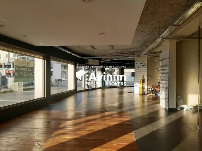 Plus de détails pour Local commercial à louer