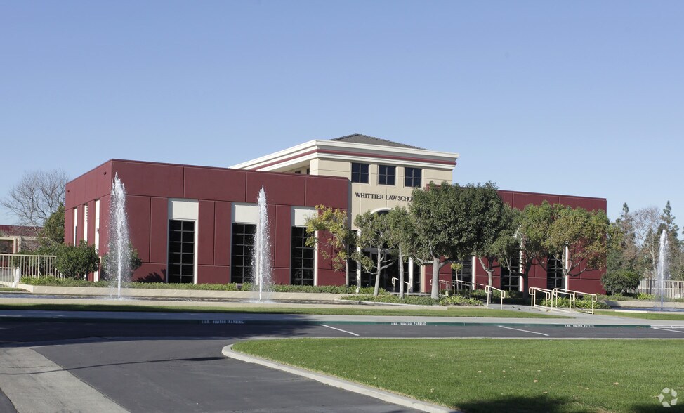 3333 Harbor Blvd, Costa Mesa, CA à louer - Photo de l’immeuble – Image 2 sur 2