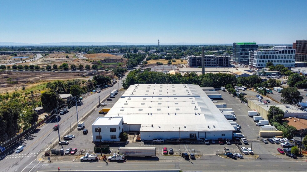 901-915 N B St, Sacramento, CA à louer - Photo de l’immeuble – Image 3 sur 7