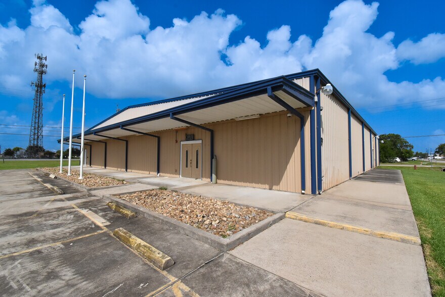 116 S Avenue D, Freeport, TX à louer - Photo de l’immeuble – Image 2 sur 20