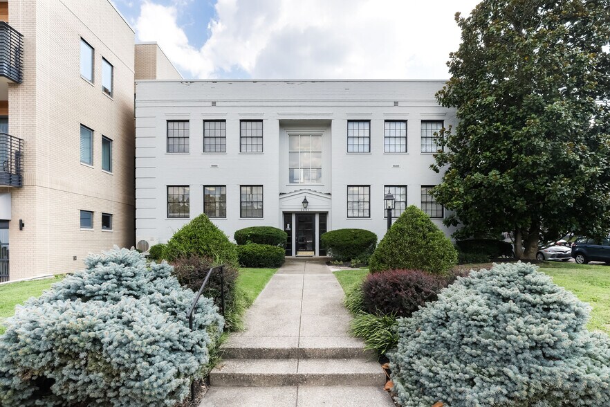 2631 Erie Ave, Cincinnati, OH à louer - Photo principale – Image 1 sur 8