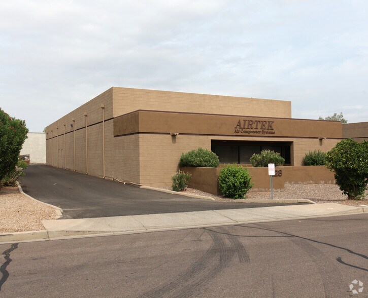 228 S Clark Dr, Tempe, AZ à louer - Photo de l’immeuble – Image 3 sur 4