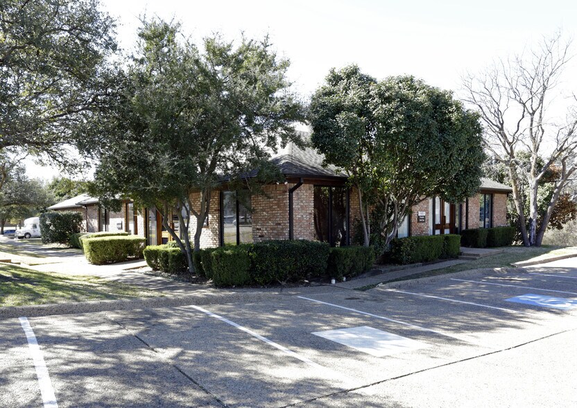 2001 N Collins Blvd, Richardson, TX à vendre - Photo de l’immeuble – Image 2 sur 7