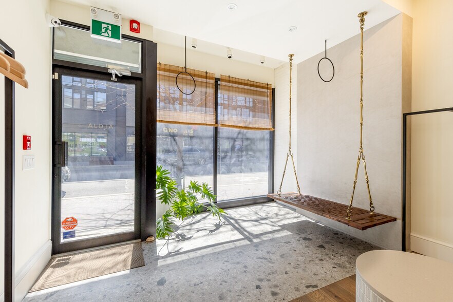 872 College St, Toronto, ON à vendre - Photo intérieure – Image 2 sur 20