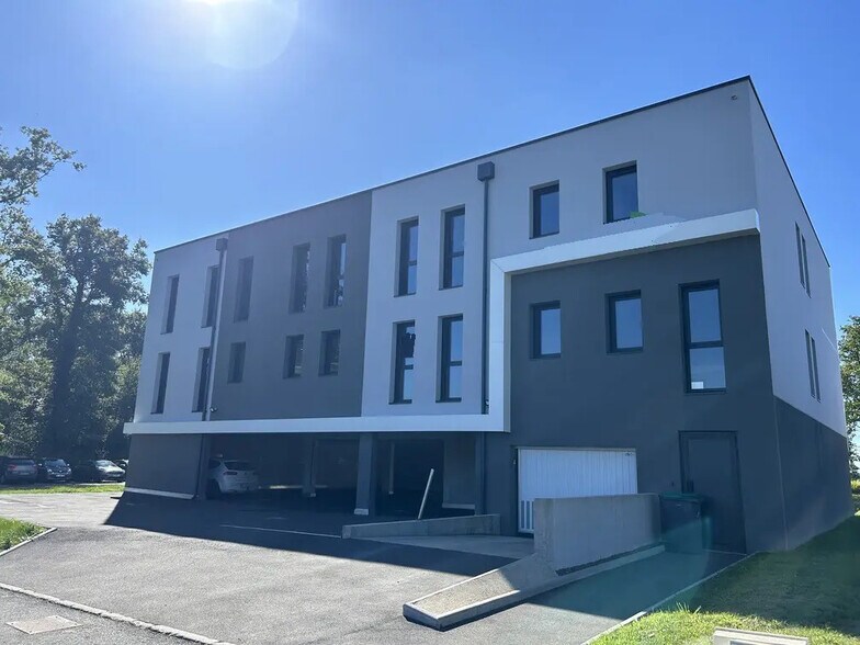 Bureau dans HAUTE-GOULAINE à louer - Photo de l’immeuble – Image 1 sur 5