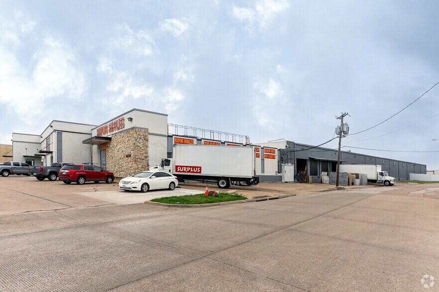 10793 Harry Hines Blvd, Dallas, TX à louer - Photo de l’immeuble – Image 2 sur 3