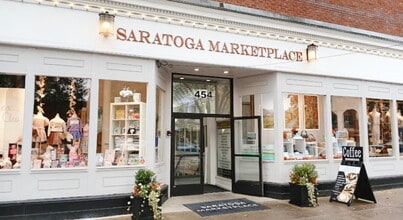454 Broadway, Saratoga Springs, NY à louer Photo intérieure– Image 1 sur 5