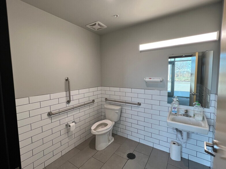 1475 W Center St, North Salt Lake, UT à louer - Photo de l’immeuble – Image 3 sur 5