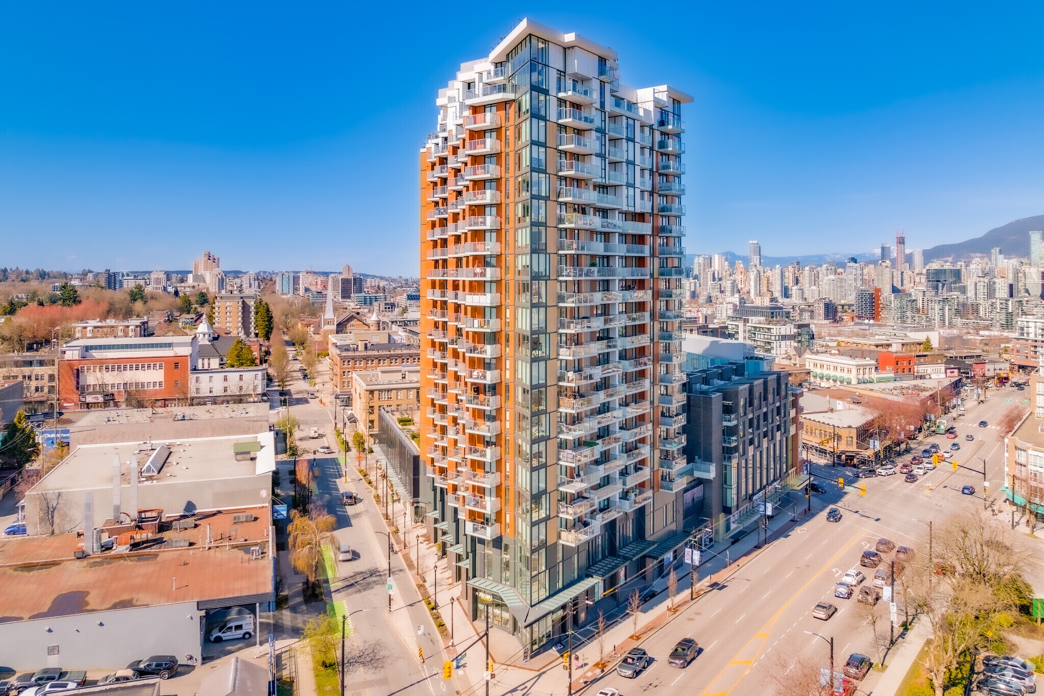 285 E Broadway, Vancouver, BC à louer Photo principale– Image 1 sur 6
