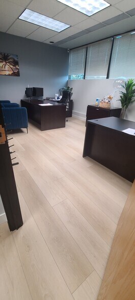 15490 Ventura Blvd, Sherman Oaks, CA à louer - Photo intérieure – Image 3 sur 9